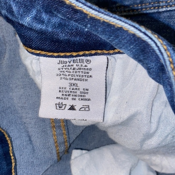 Judy Blue distressed denim shorts size 3XL - Picture 3 of 4